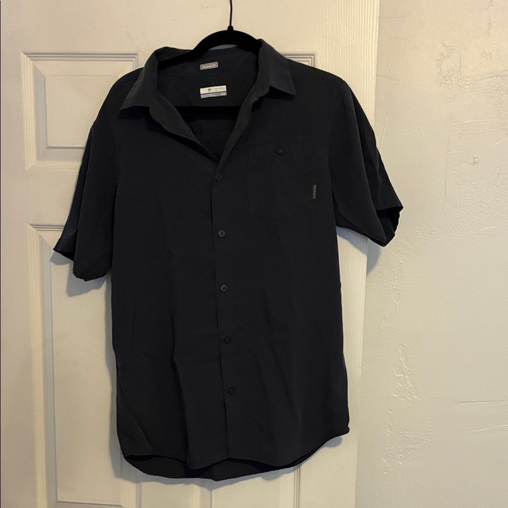 Columbia fishin / bowlin / casual short sleeve button up. COMFY!